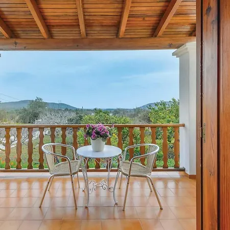 Sleeps 6 Air Con Wifi *